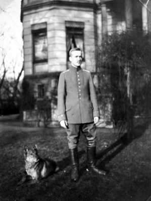 Bremen 1914: Heinz Tölken vor dem Elternhaus am Osterdeich 1
