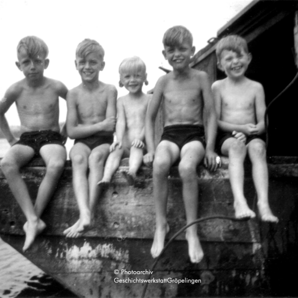 1950 Schiffswrack als Badeinsel in Lankenau
